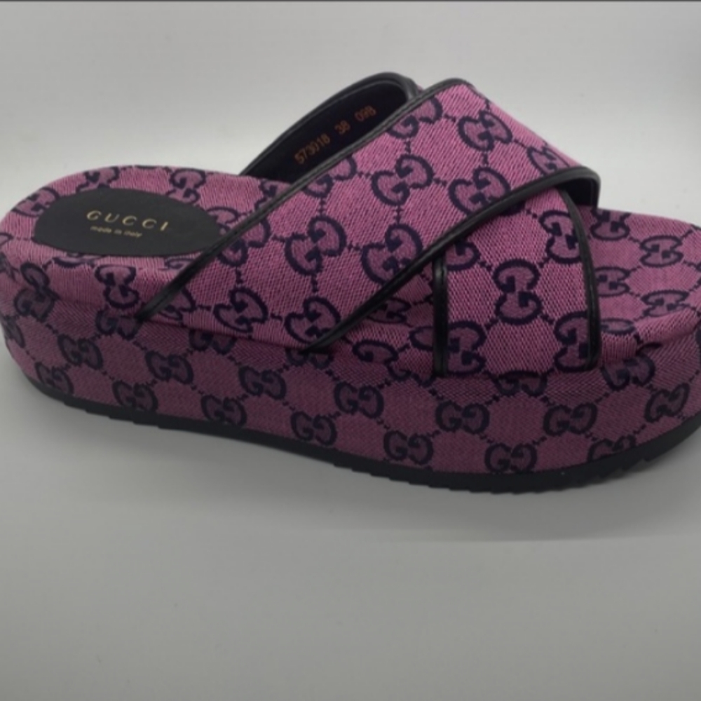 Gentle worn 1X new Gucci Slides